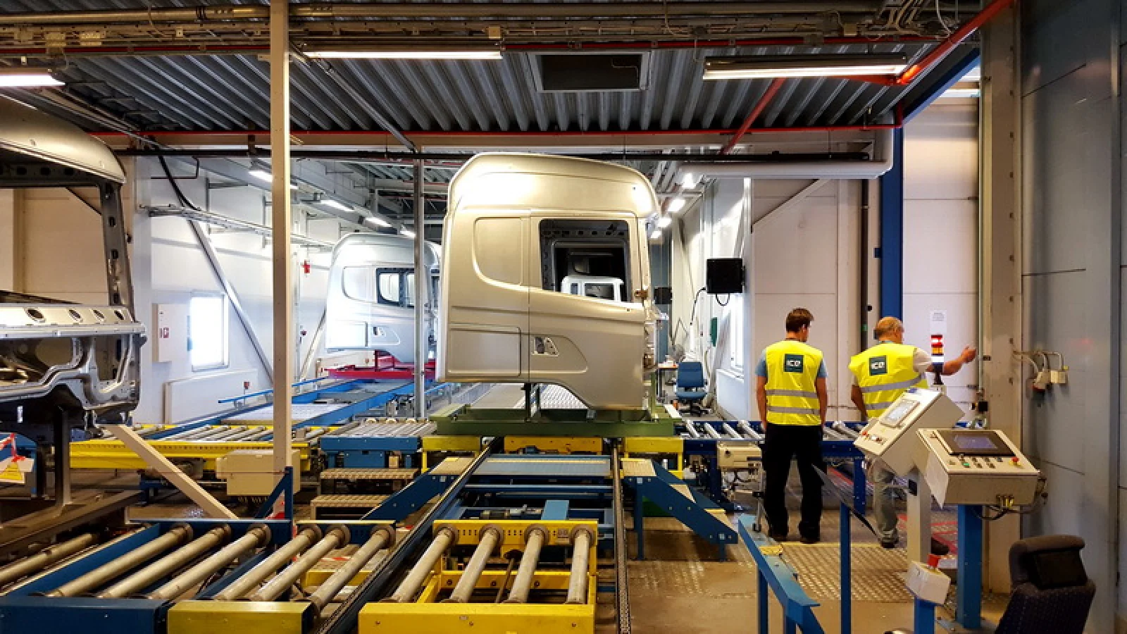 Dopravníkový systém lakovací linky Scania