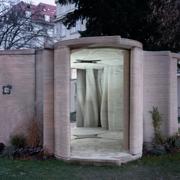 Pavillon zwischen Konflikten