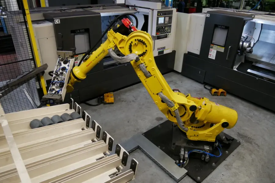 Robotisches CNC-Bearbeitungszentrum