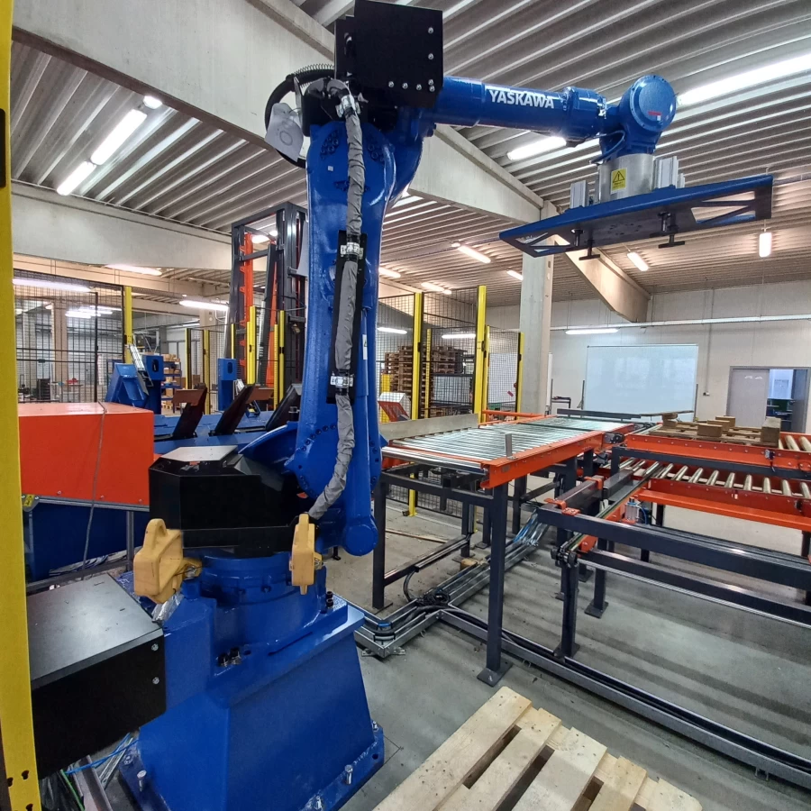 Automatic pallet disassembly and automatic palletizing