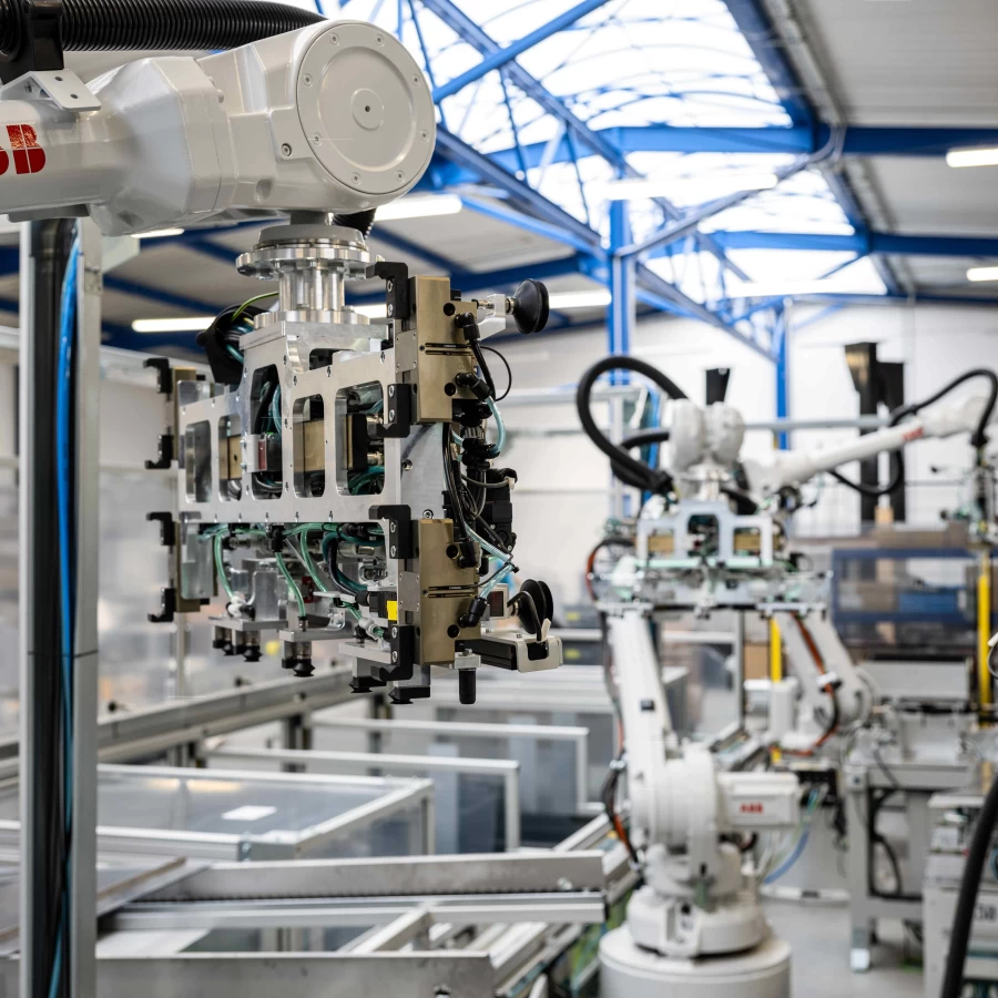 Assembly of electronic components for e-mobility