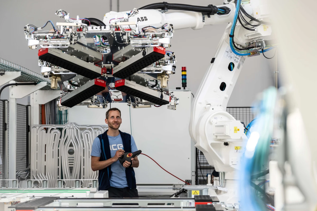 Programátor průmyslových robotů se zaměřením na tvorbu robotických simulací